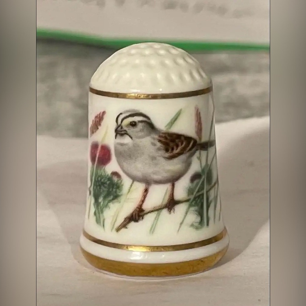 1979 Franklin Mint White Throated Zonotrichia Albicollis Decorative Thimble. $9.
